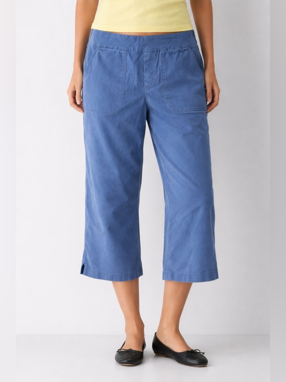 Up! Garment Wash Pull-On Capri Pants Blue Size M NWOT Stretch Slim Fit